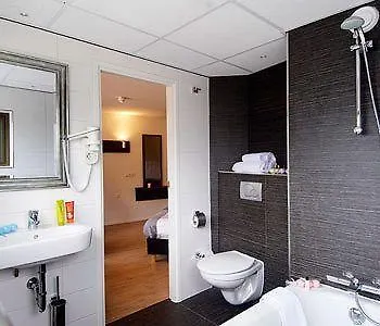 City Hotel Tilburg 3* 튈뷔르흐