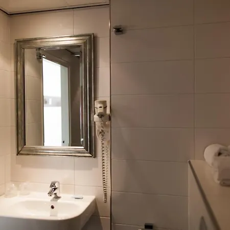 City Hotel Tilburg Отель Тилбург